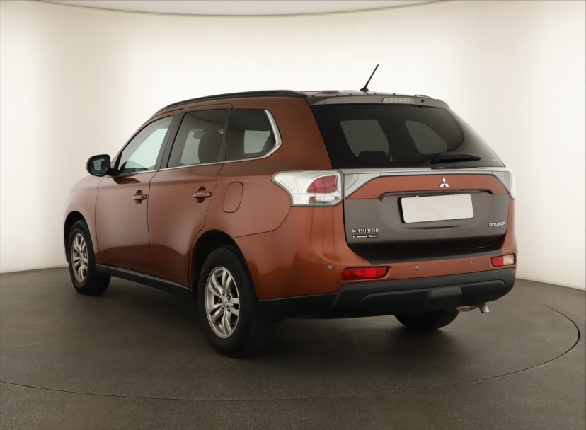 Mitsubishi Outlander, 2012