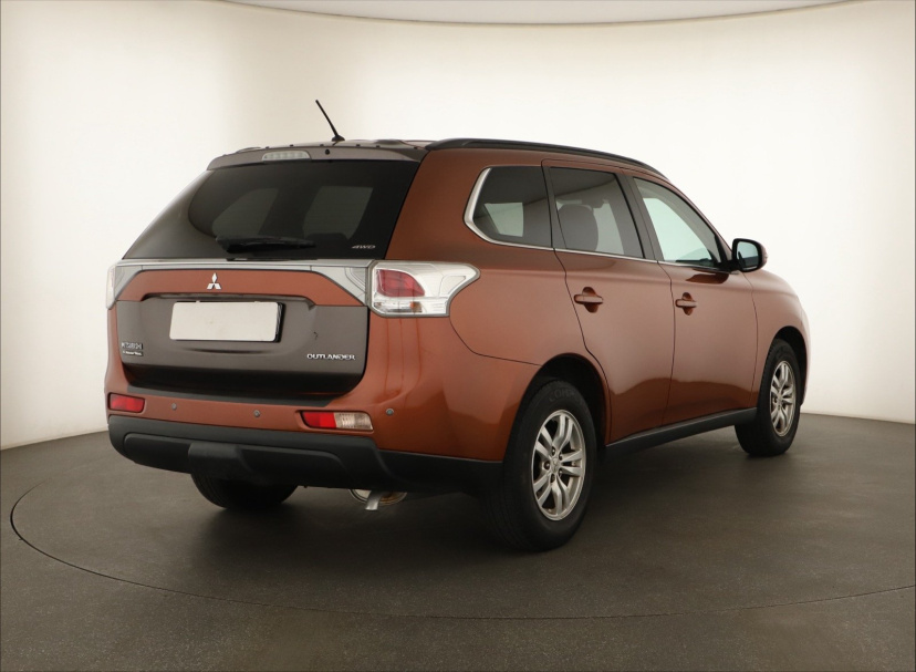 Mitsubishi Outlander, 2012