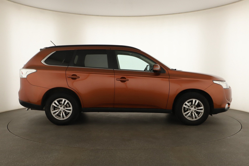 Mitsubishi Outlander, 2012