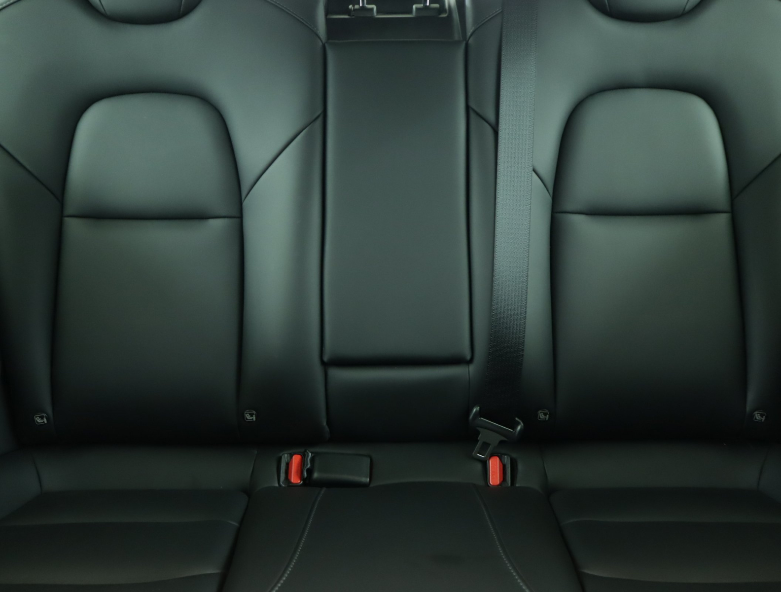 Tesla Model 3 Long Range AWD – fotografie 14