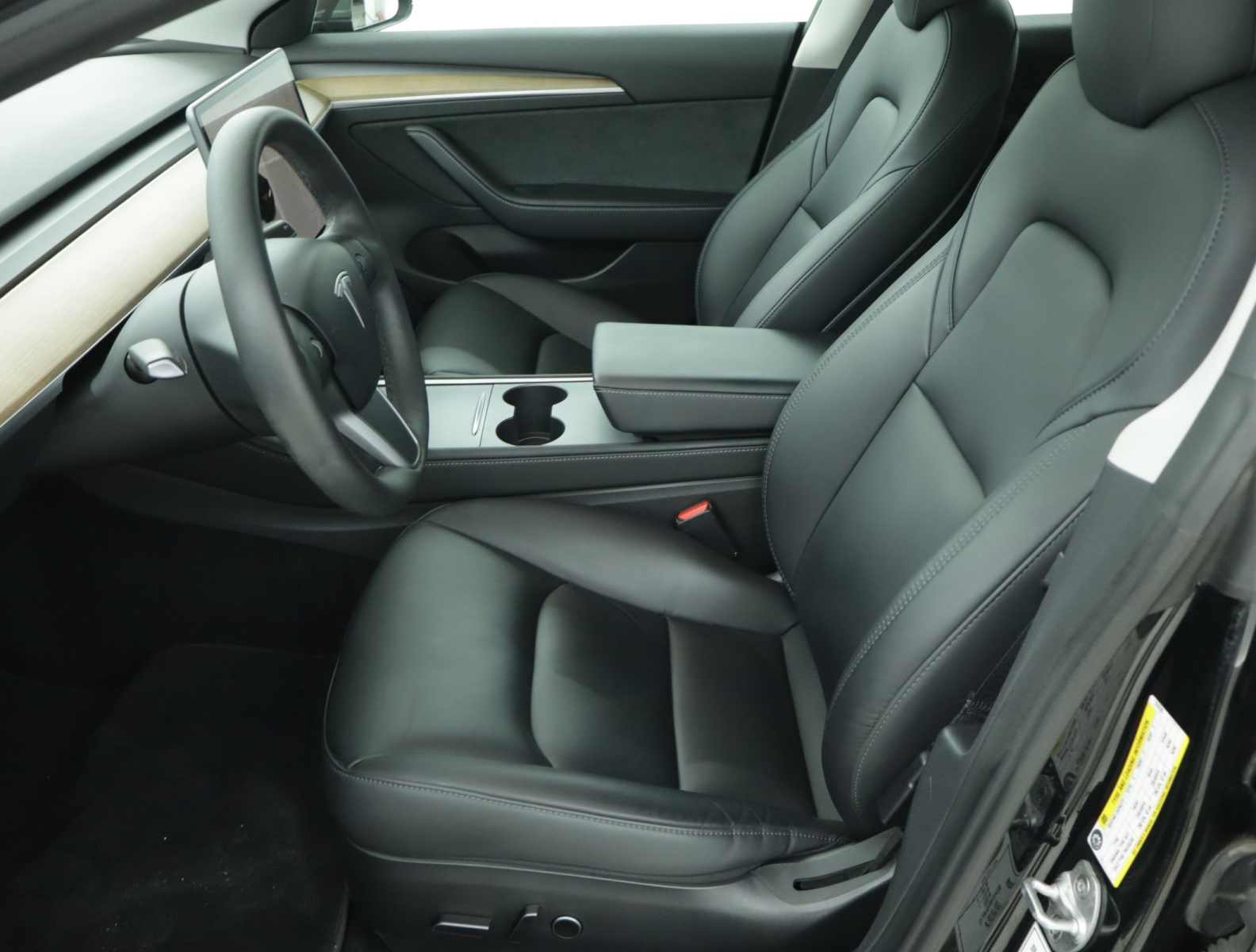 Tesla Model 3 Long Range AWD – fotografie 16