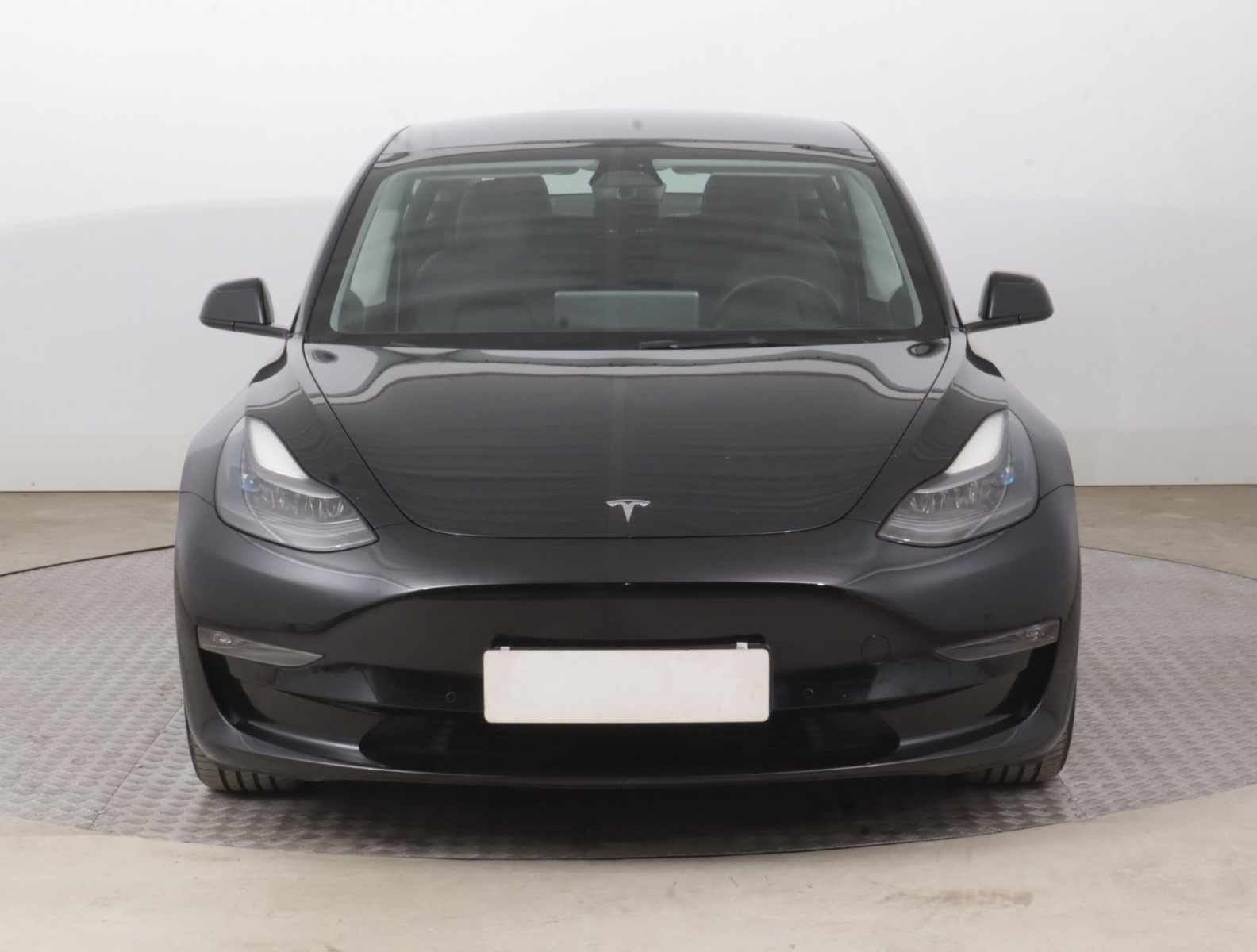 Tesla Model 3 Long Range AWD – fotografie 2