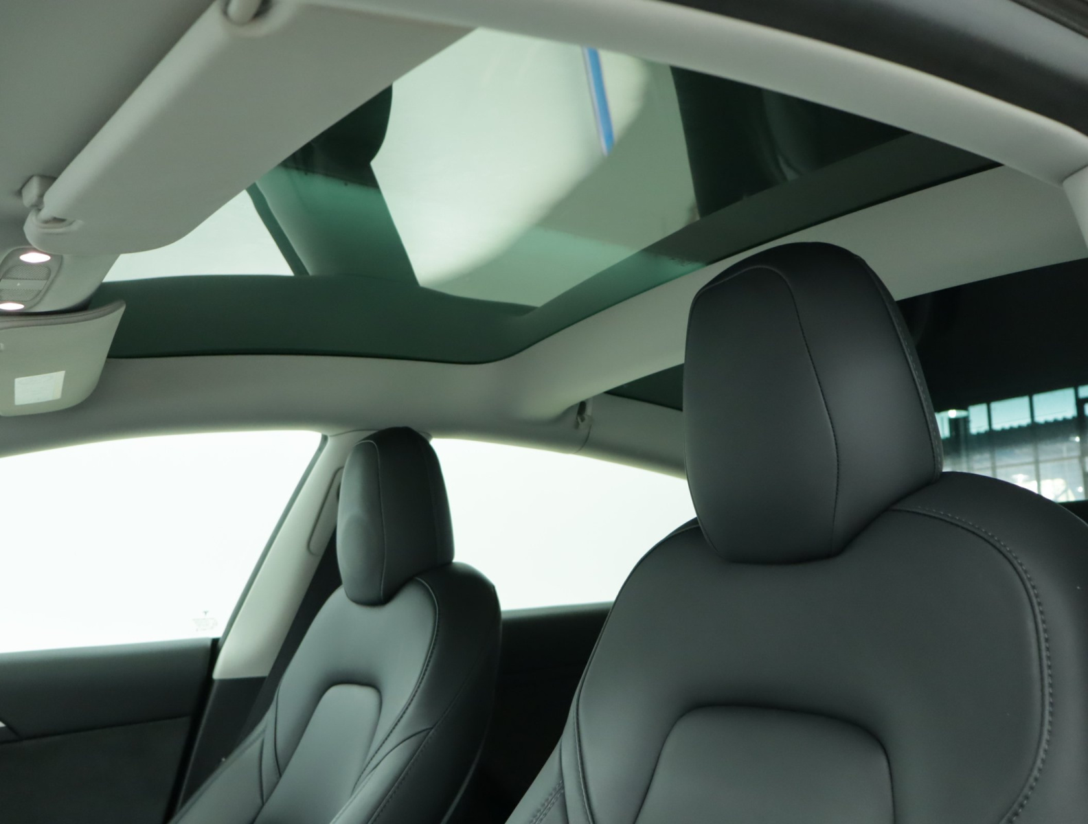 Tesla Model 3 Long Range AWD – fotografie 23