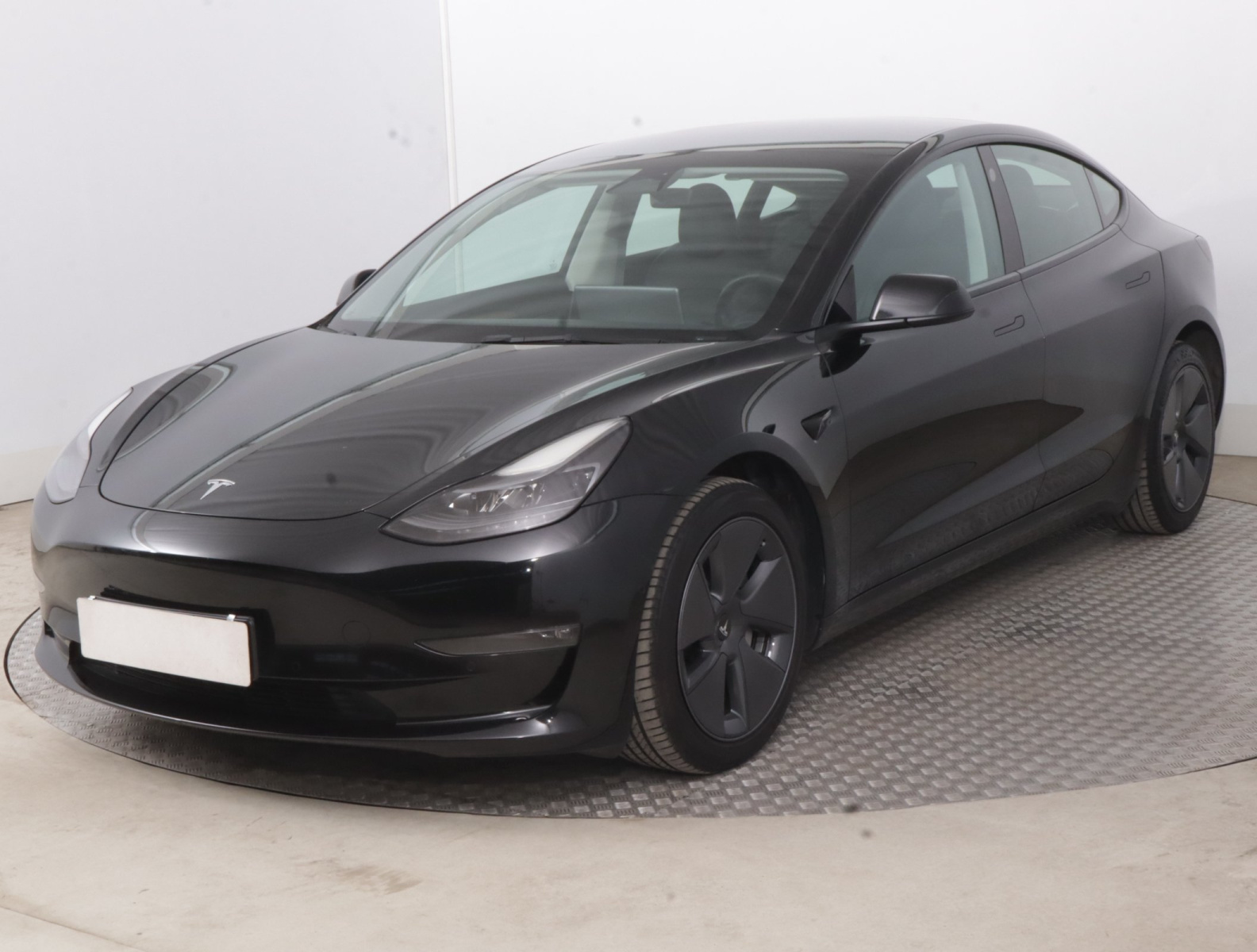 Tesla Model 3 Long Range AWD – fotografie 3