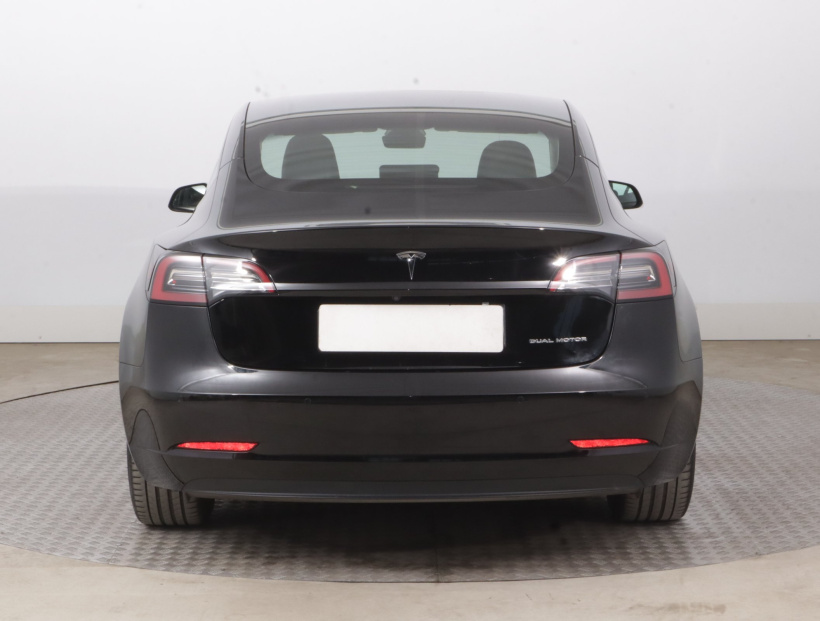 Tesla Model 3, 2022