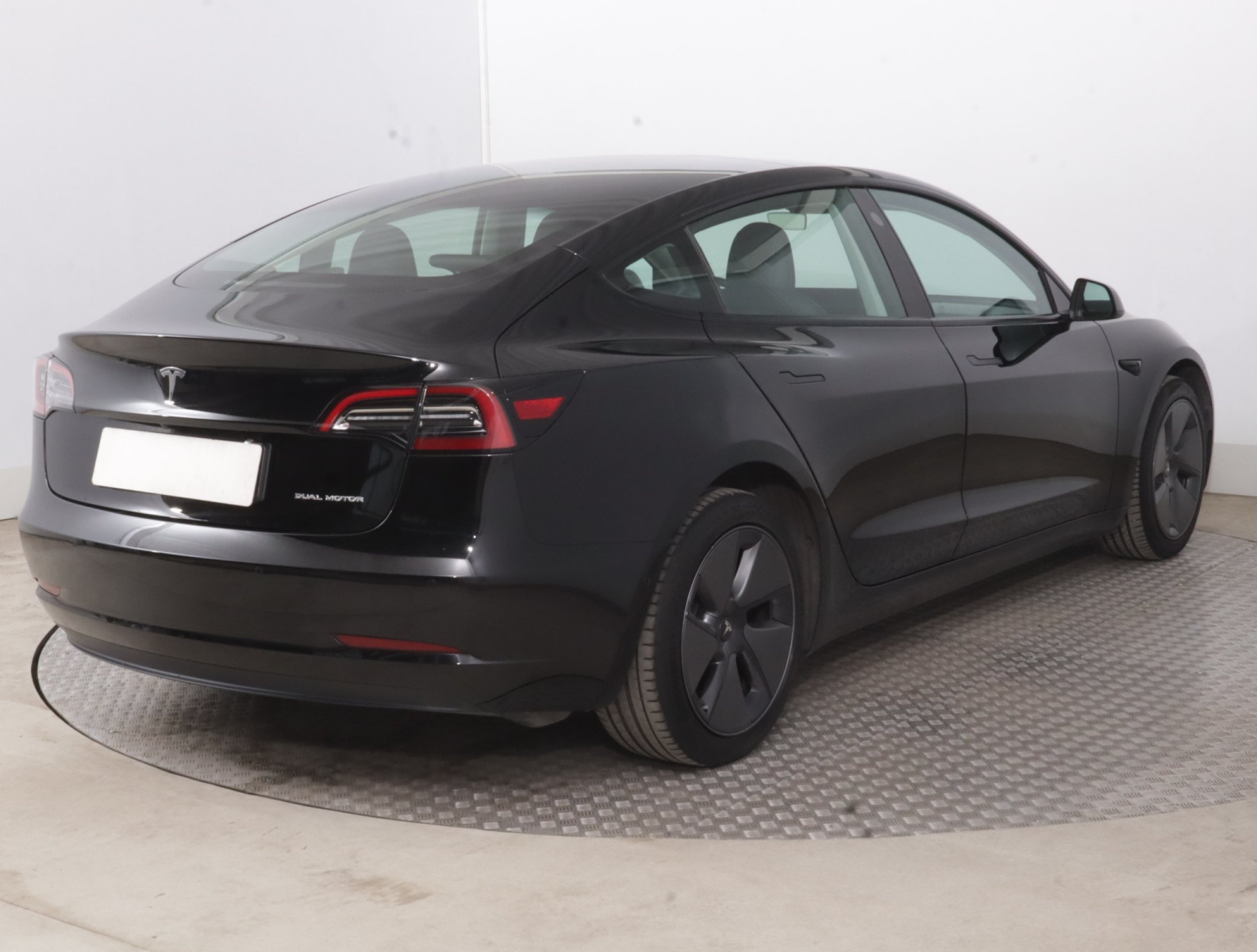 Tesla Model 3 Long Range AWD – fotografie 7
