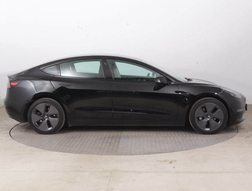 Tesla Model 3, 2022