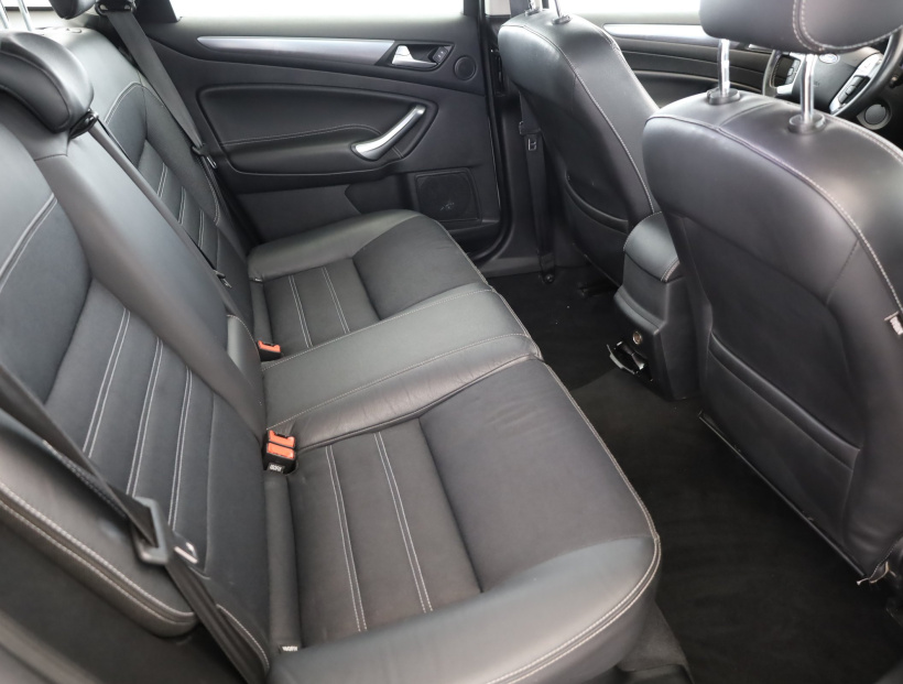 Ford Mondeo, 2011