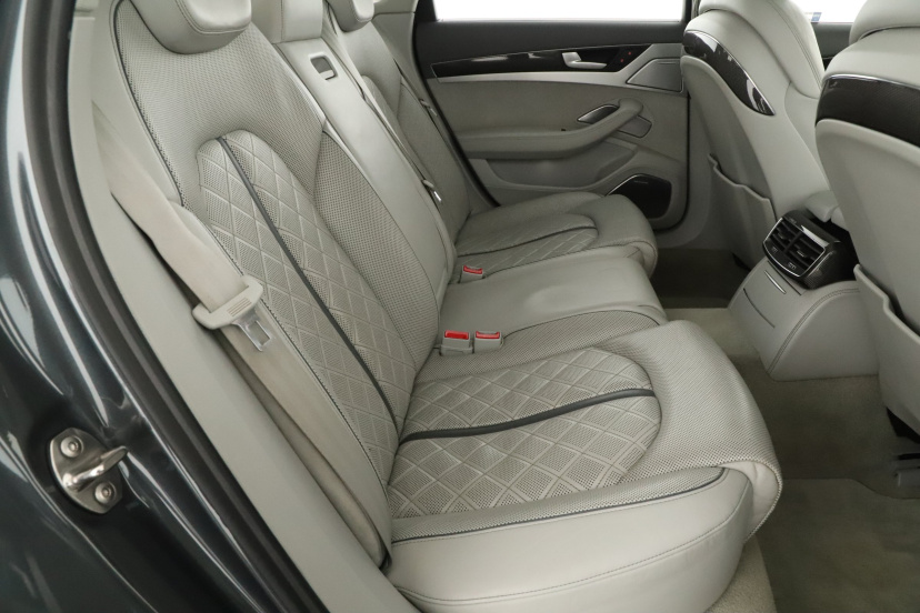 Audi S8, 2013