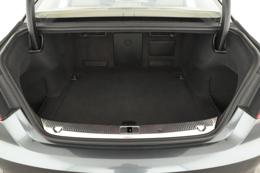 Audi S8, 2013