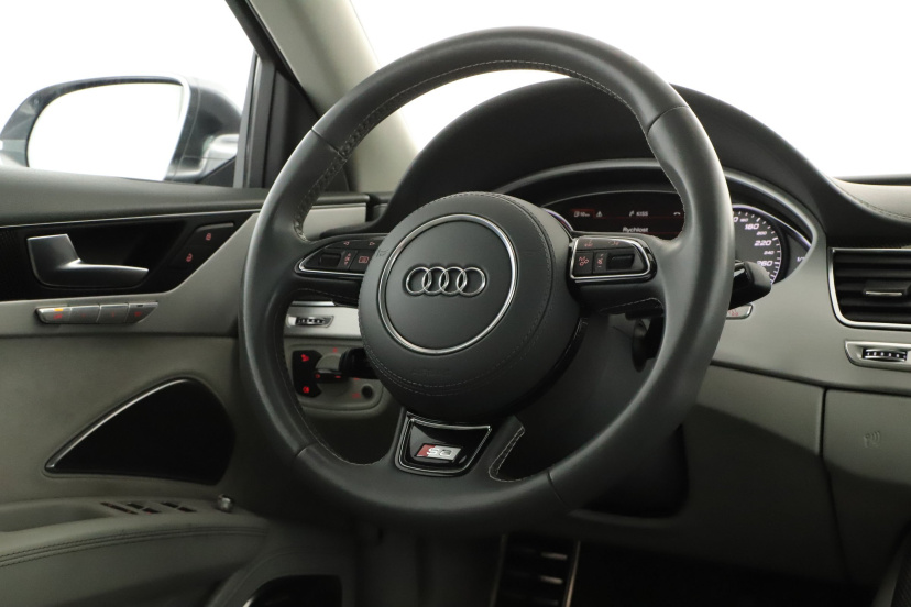 Audi S8, 2013