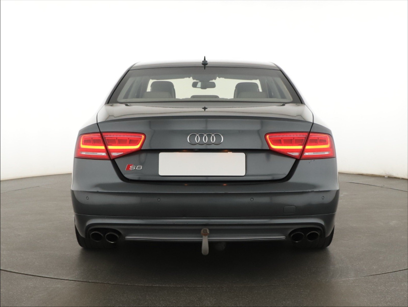 Audi S8, 2013