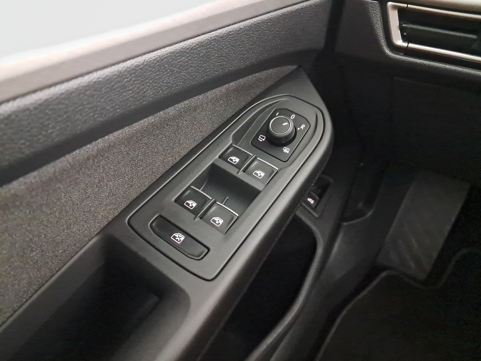 Volkswagen Golf - 2025