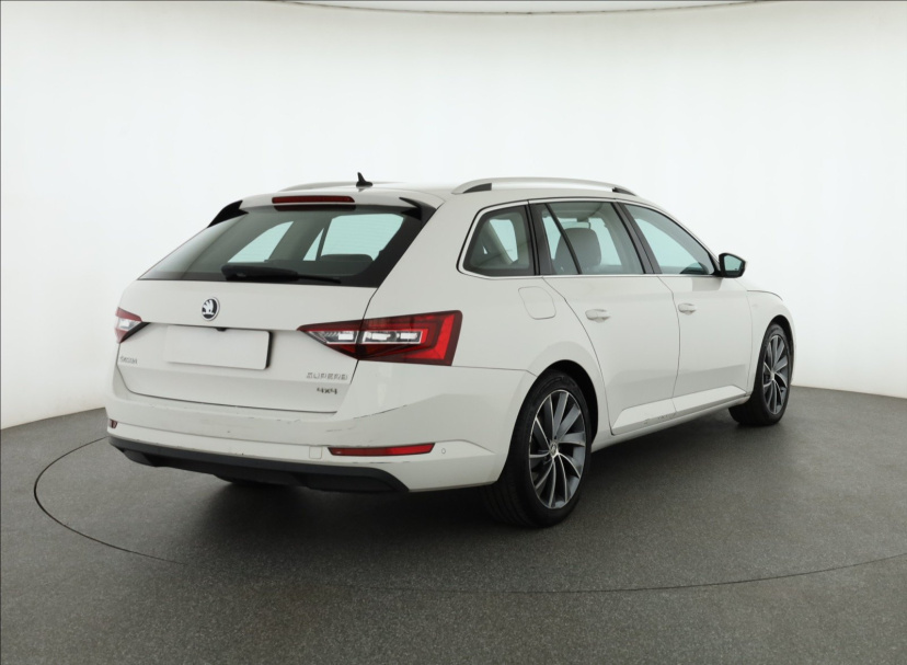 Škoda Superb, 2016
