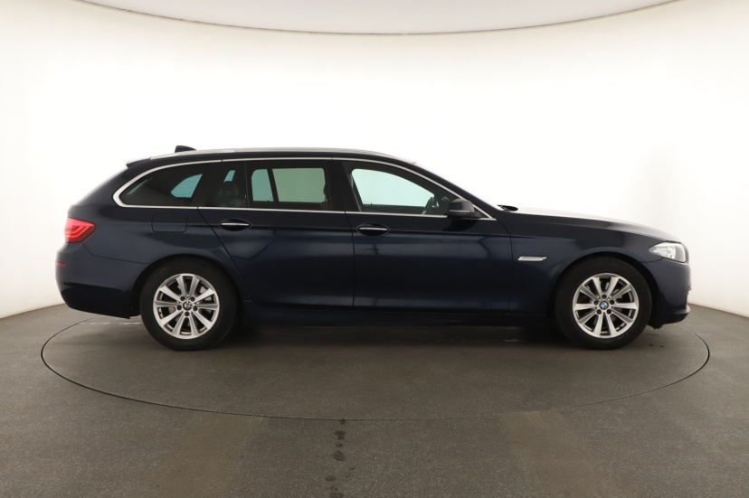 BMW 5, 2015