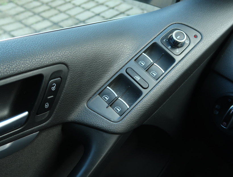 Volkswagen Tiguan, 2012