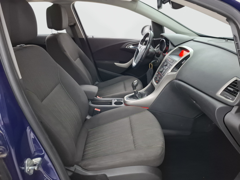 Opel Astra, 2011