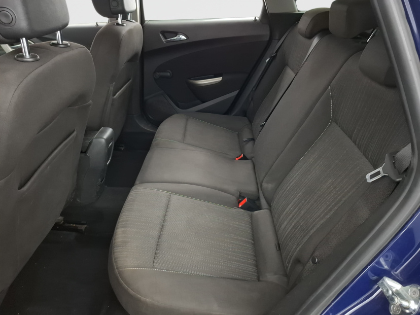 Opel Astra, 2011