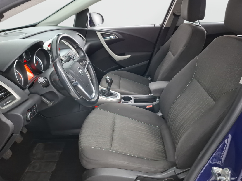 Opel Astra, 2011