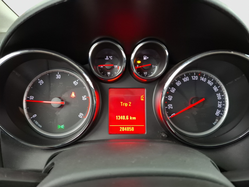 Opel Astra, 2011
