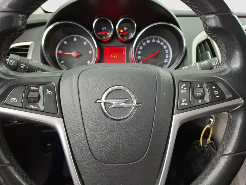 Opel Astra, 2011