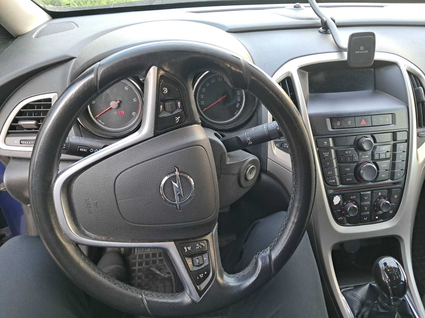 Opel Astra, 2011