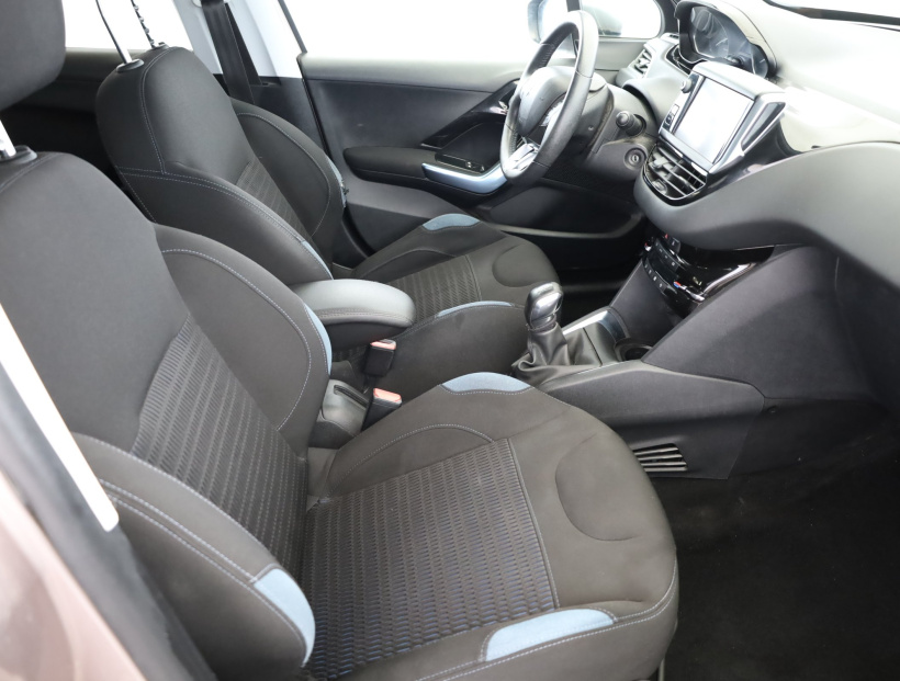 Peugeot 208, 2012