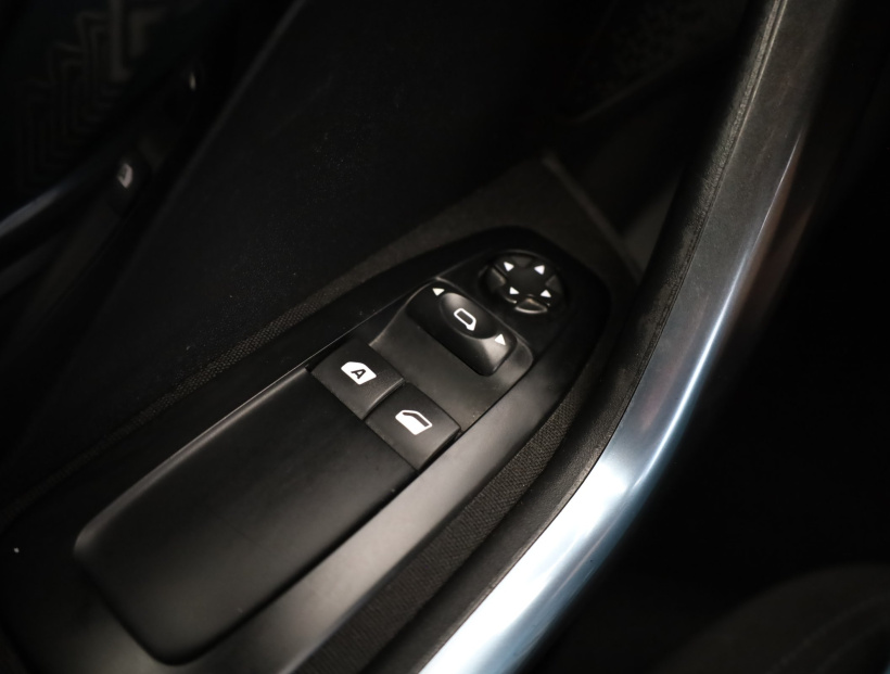 Peugeot 208, 2012