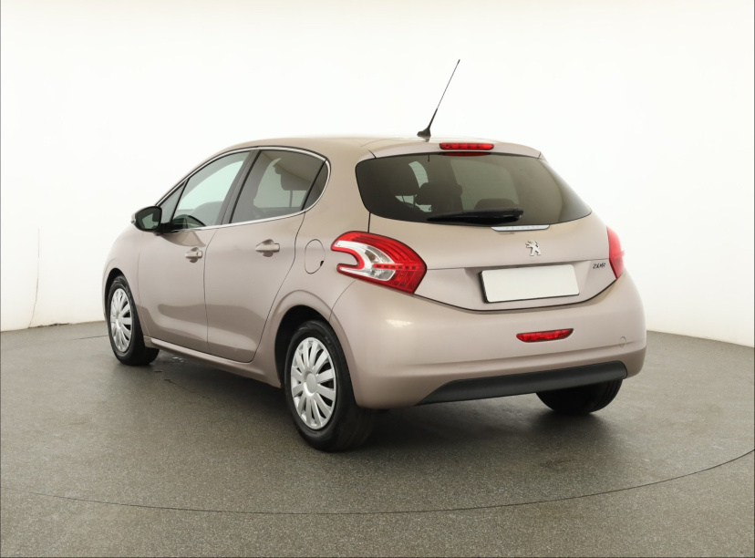 Peugeot 208, 2012