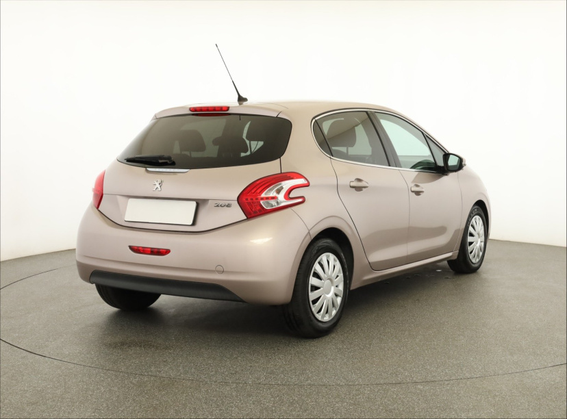 Peugeot 208, 2012