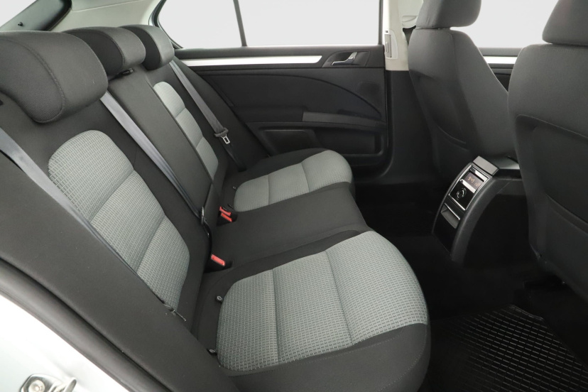 Škoda Superb, 2010