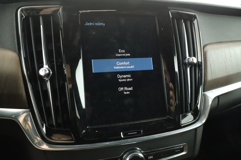 Volvo V90 Cross Country, 2020