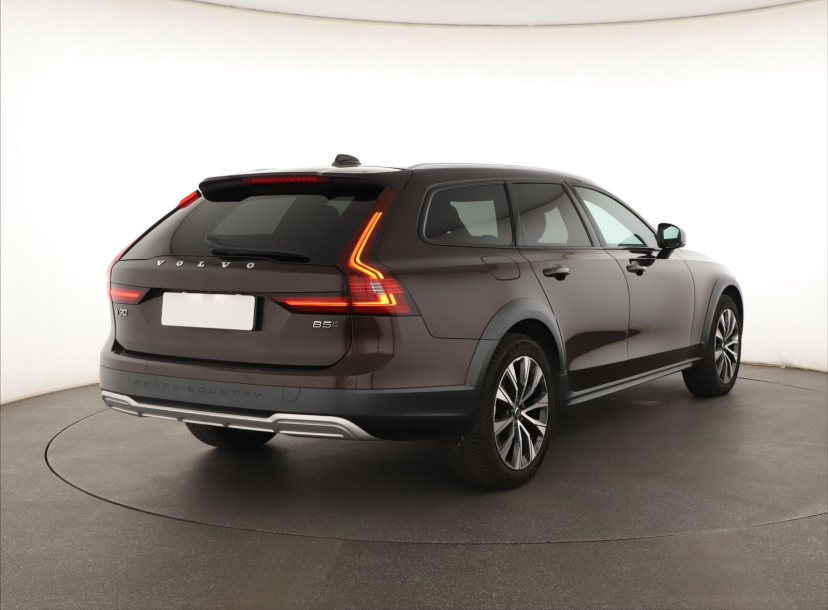 Volvo V90 Cross Country, 2020