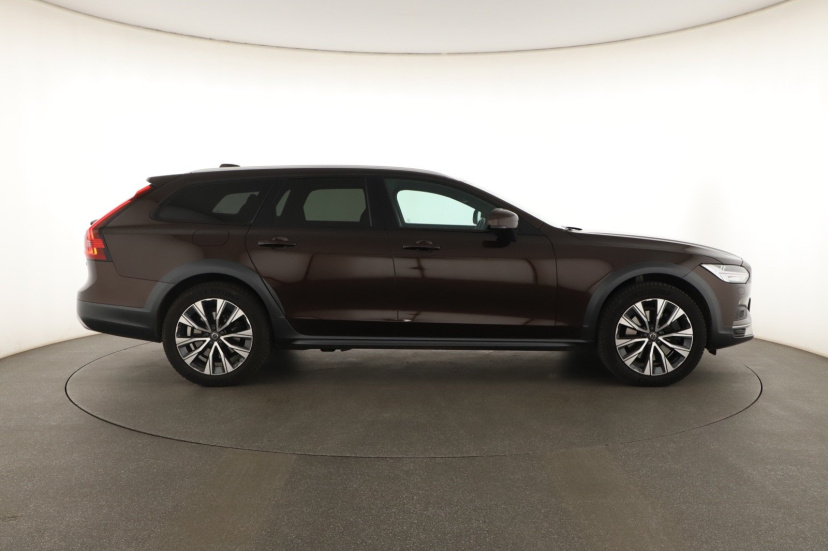 Volvo V90 Cross Country, 2020