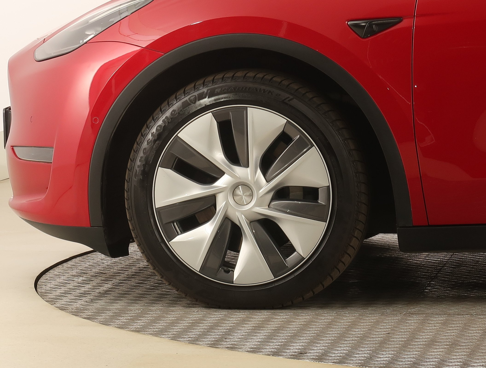 Tesla Model Y Long Range AWD – fotografie 20