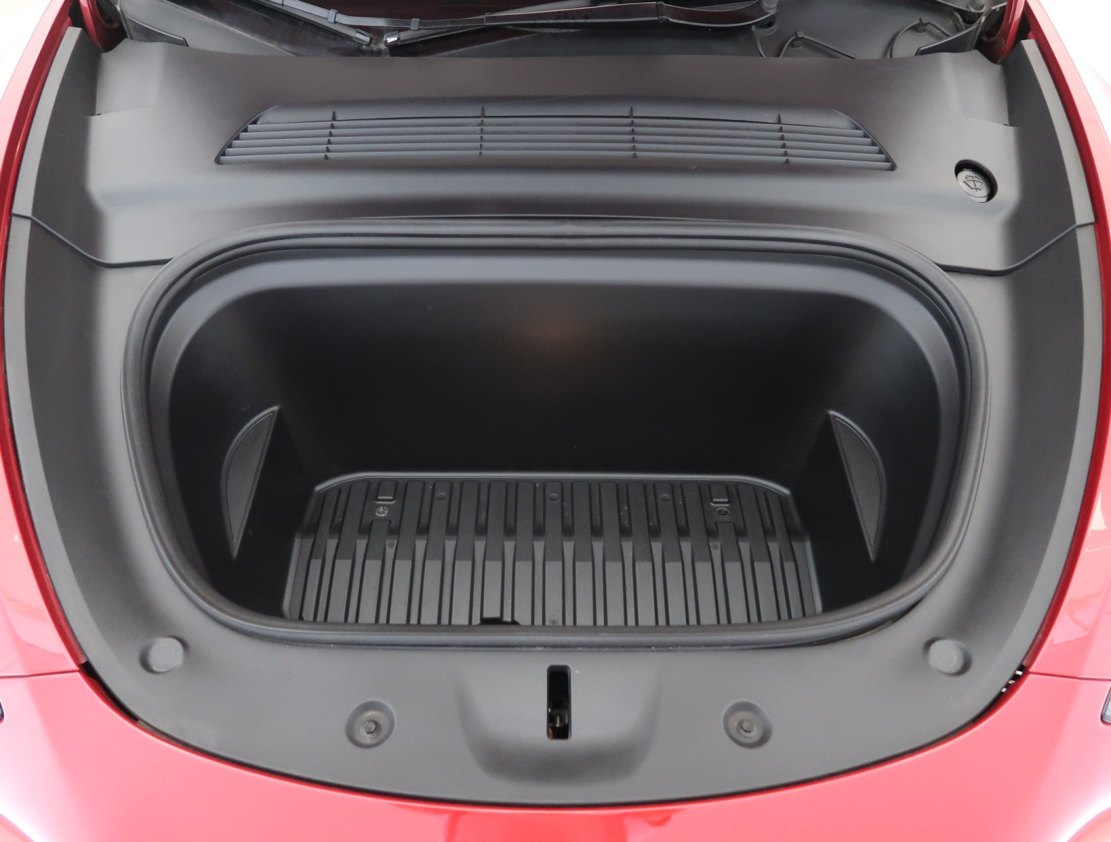 Tesla Model Y Long Range AWD – fotografie 21