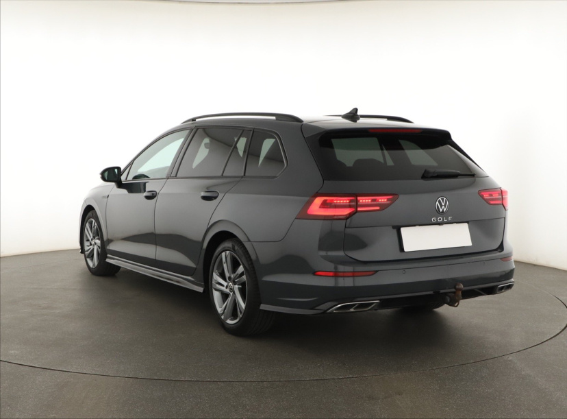 Volkswagen Golf, 2022