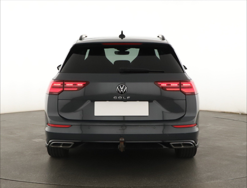 Volkswagen Golf, 2022