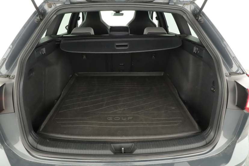 Volkswagen Golf, 2022