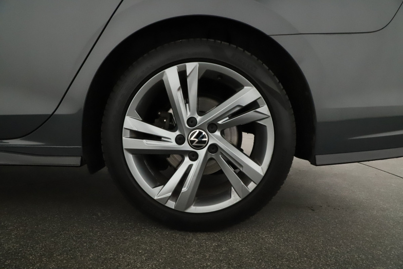 Volkswagen Golf, 2022