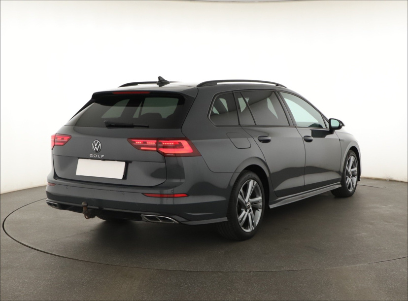 Volkswagen Golf, 2022
