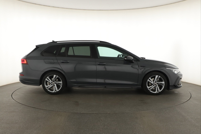 Volkswagen Golf, 2022