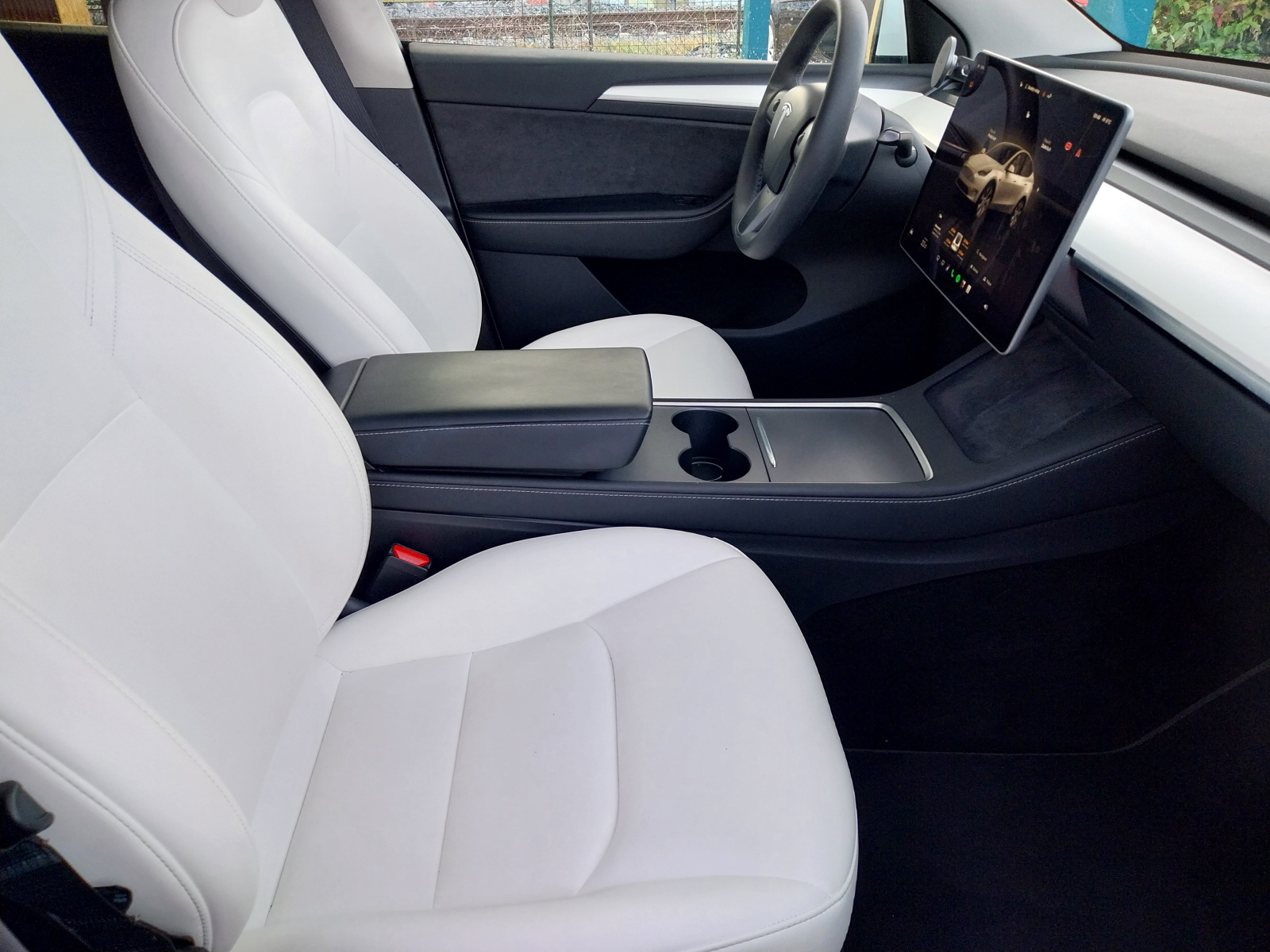 Tesla Model Y Long Range AWD – fotografie 12