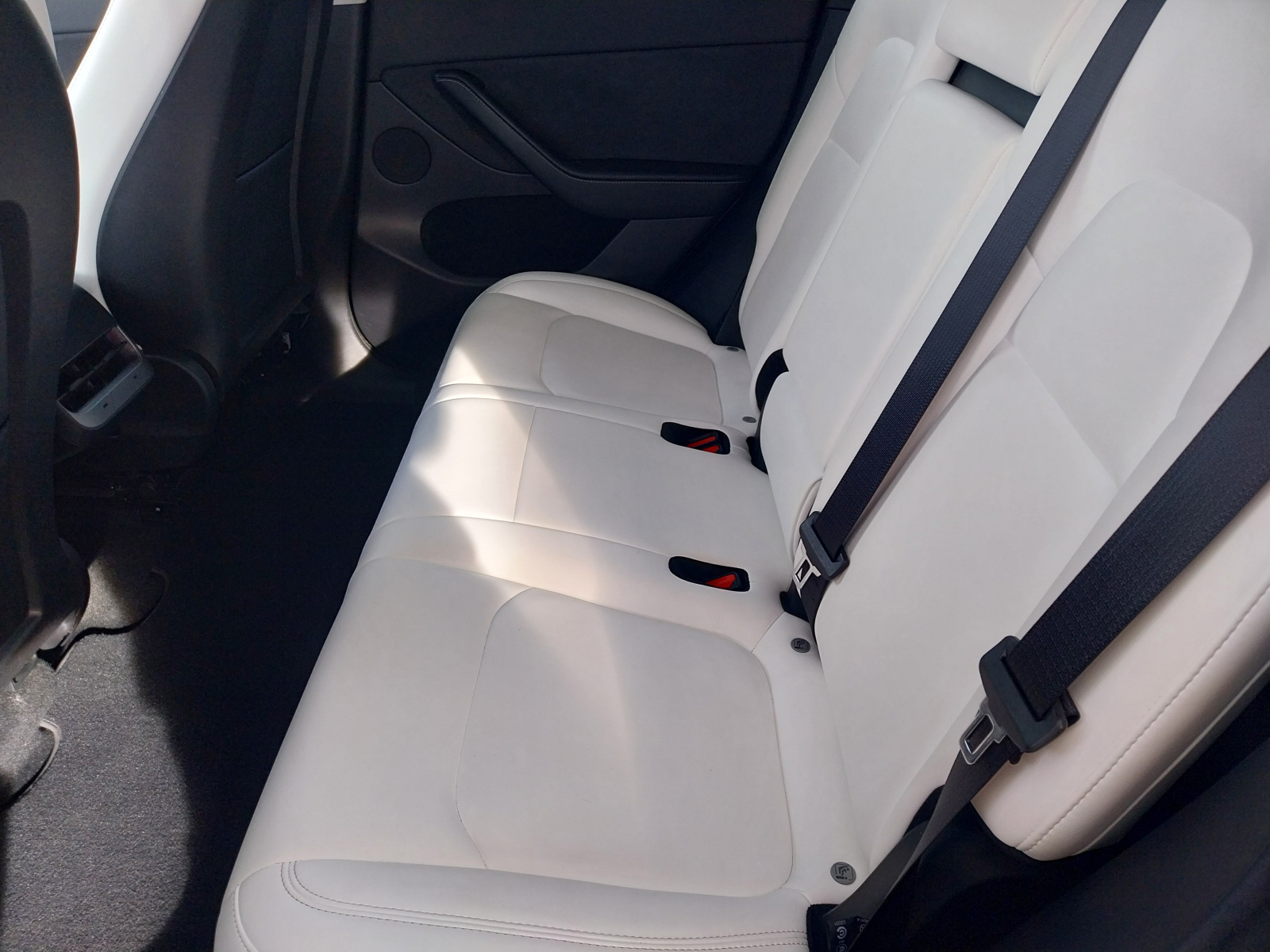 Tesla Model Y Long Range AWD – fotografie 15