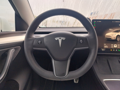 Tesla Model Y - 2023
