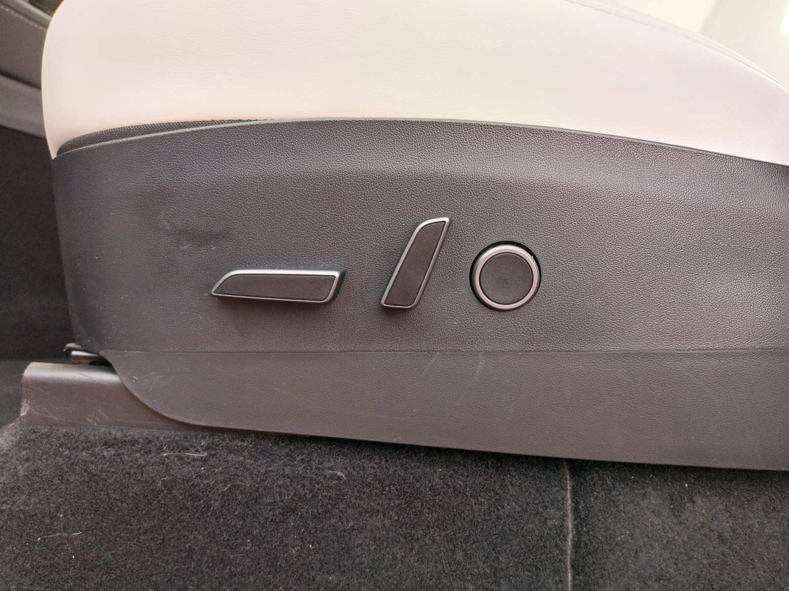 Tesla Model Y Long Range AWD – fotografie 19