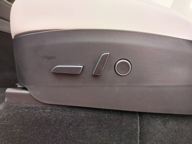 Tesla Model Y - 2023