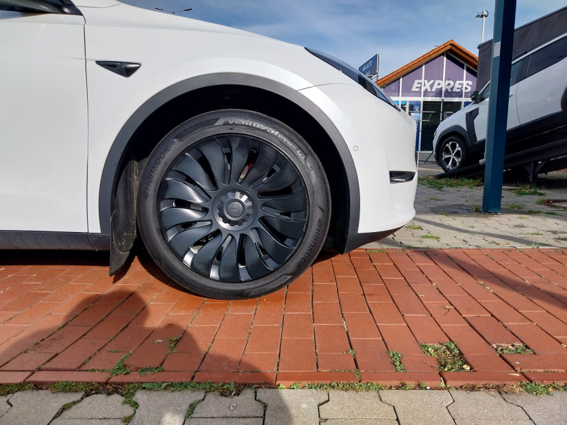 Tesla Model Y, 2023