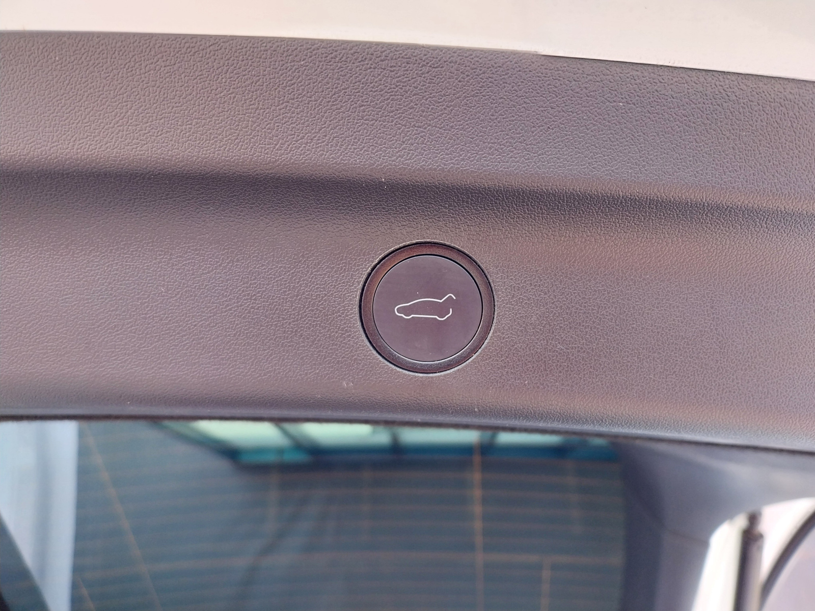 Tesla Model Y Long Range AWD – fotografie 22