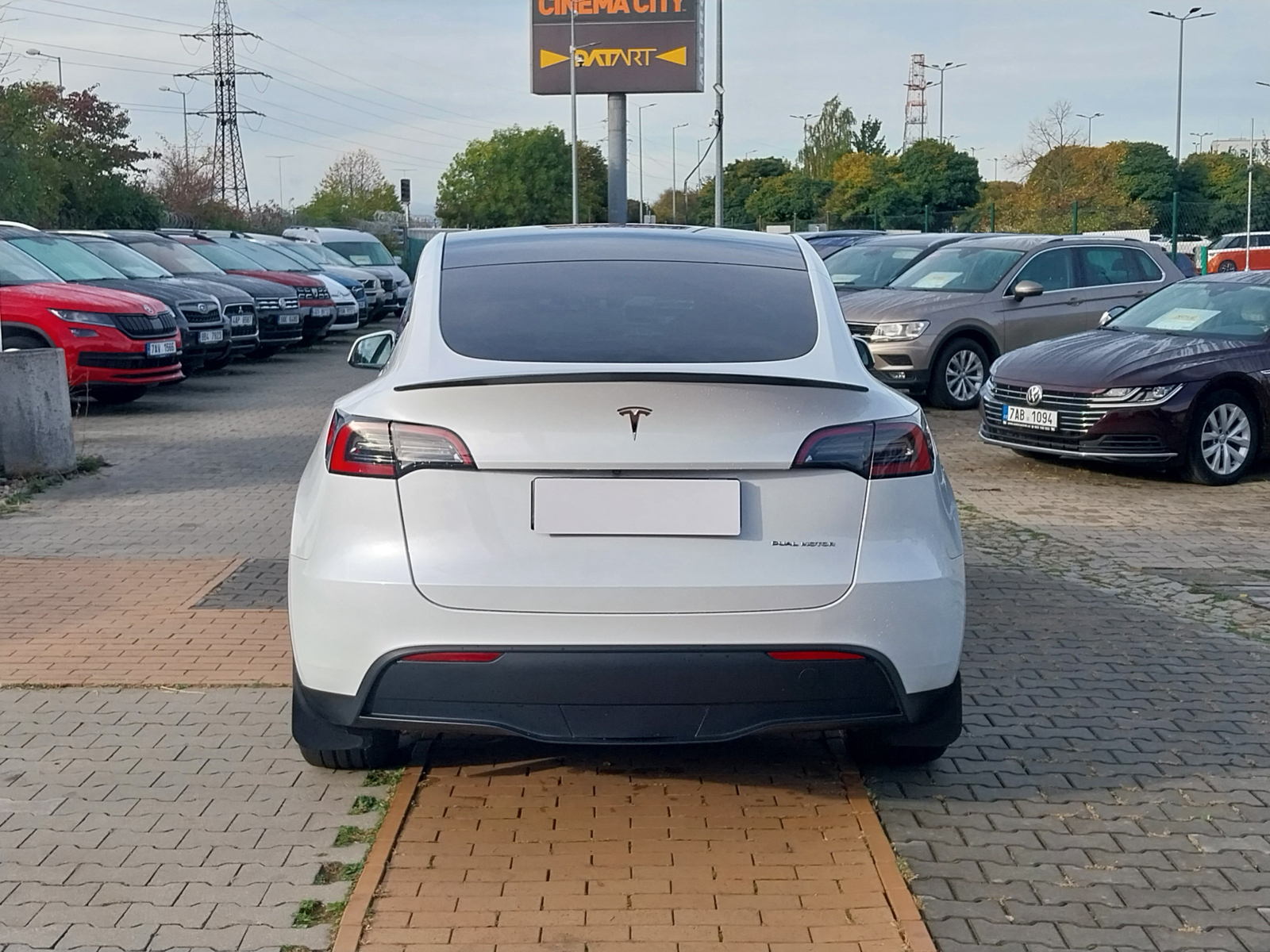 Tesla Model Y - 2023